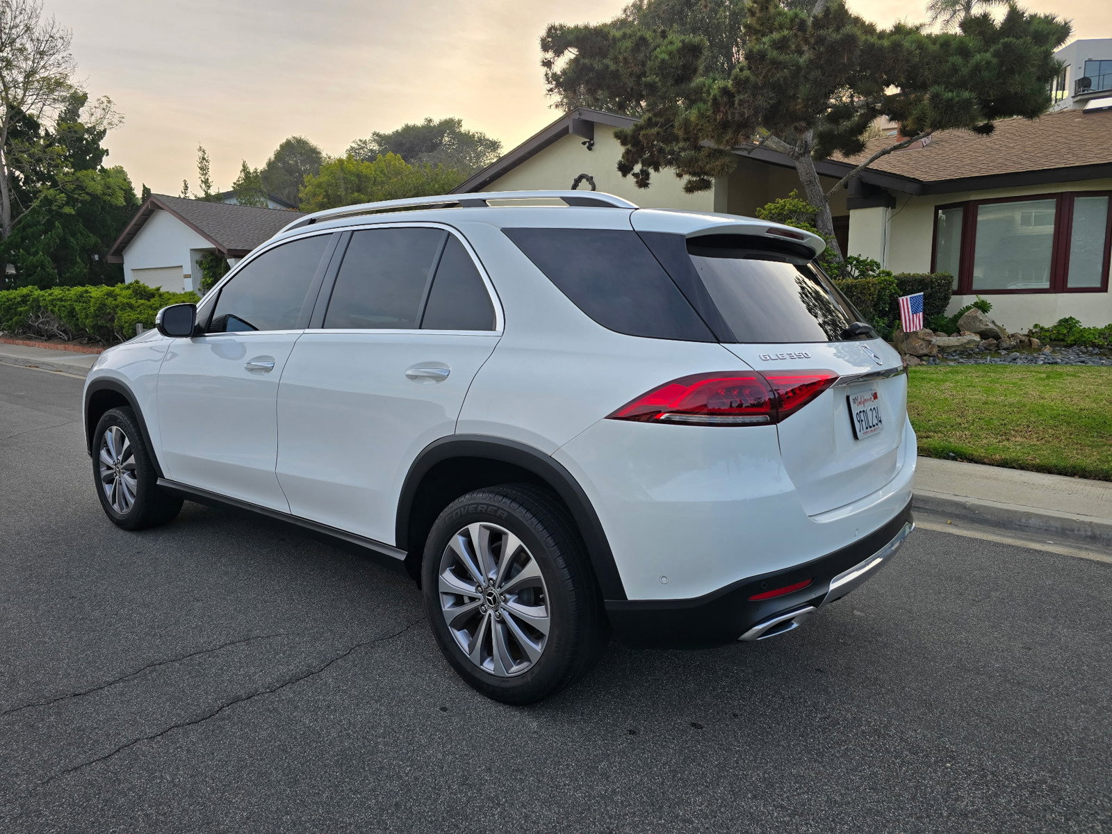 Used 2023 Mercedes-Benz GLE 350 w/ Premium Package image 6