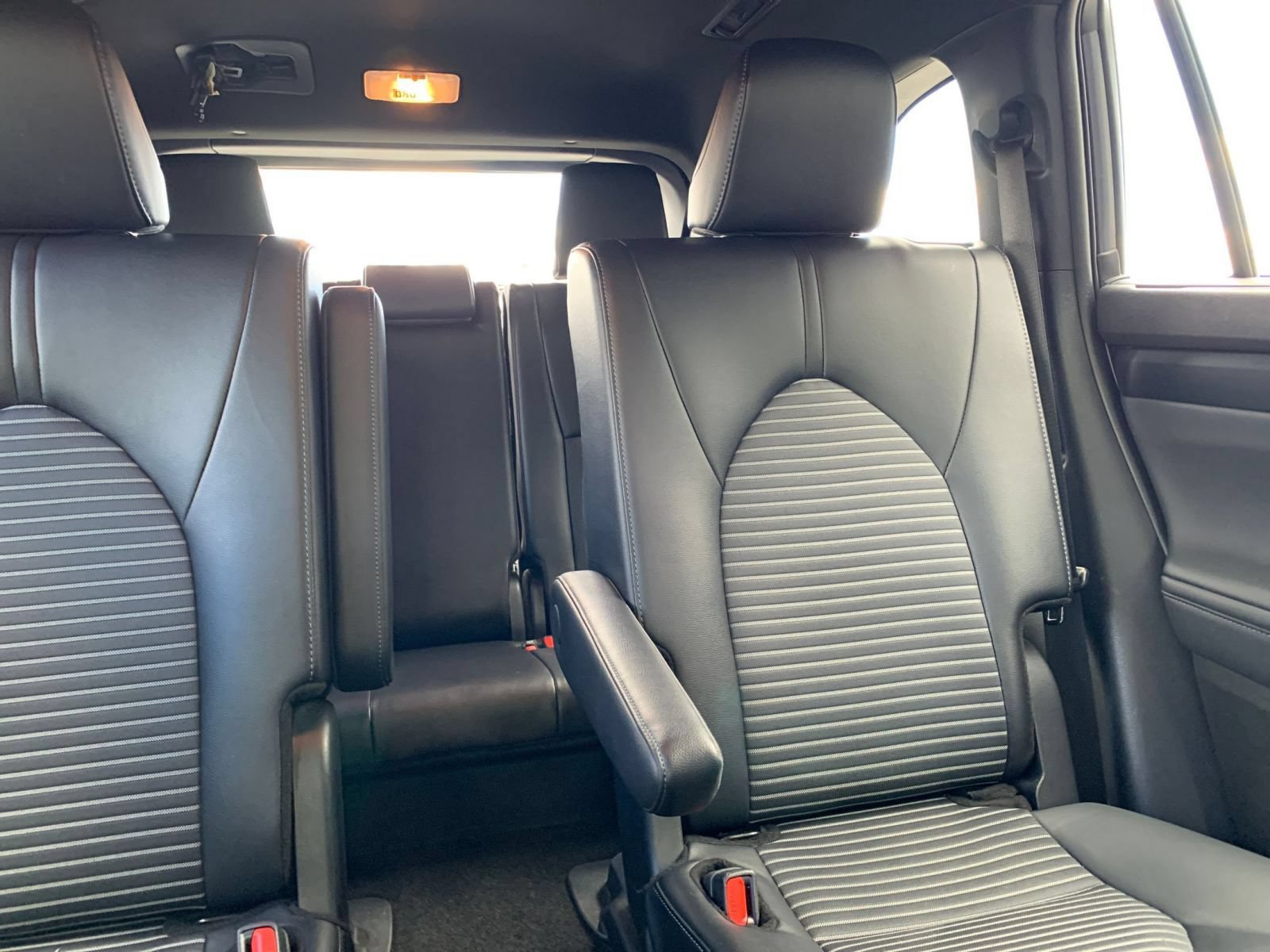 Used 2025 Toyota Highlander XSE AWD/4WD image 35