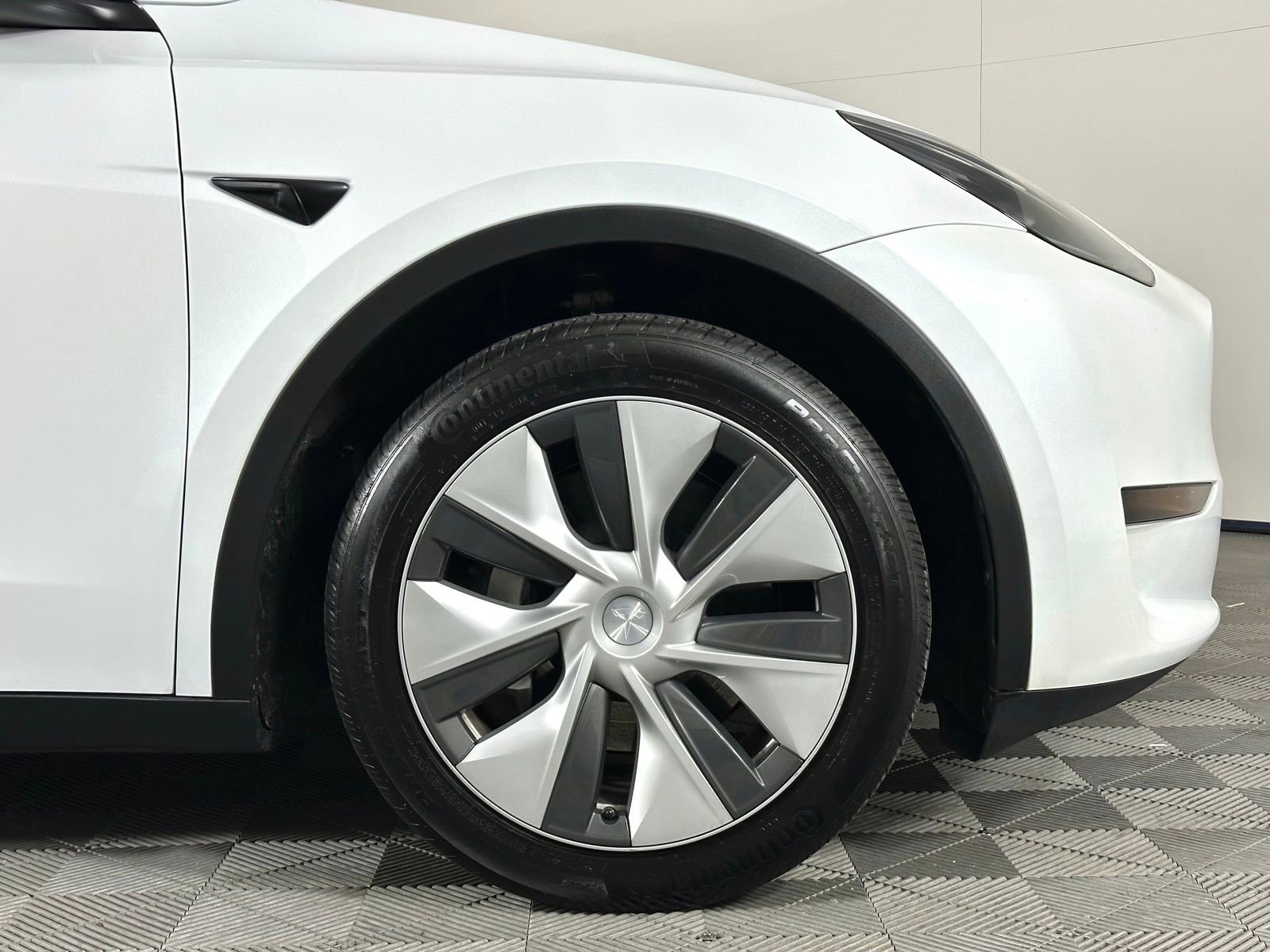 Used 2023 Tesla Model Y Long Range image 8