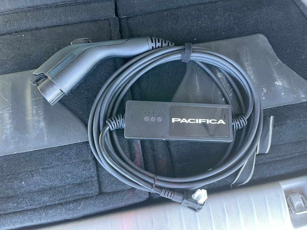 Used 2024 Chrysler Pacifica Select image 36