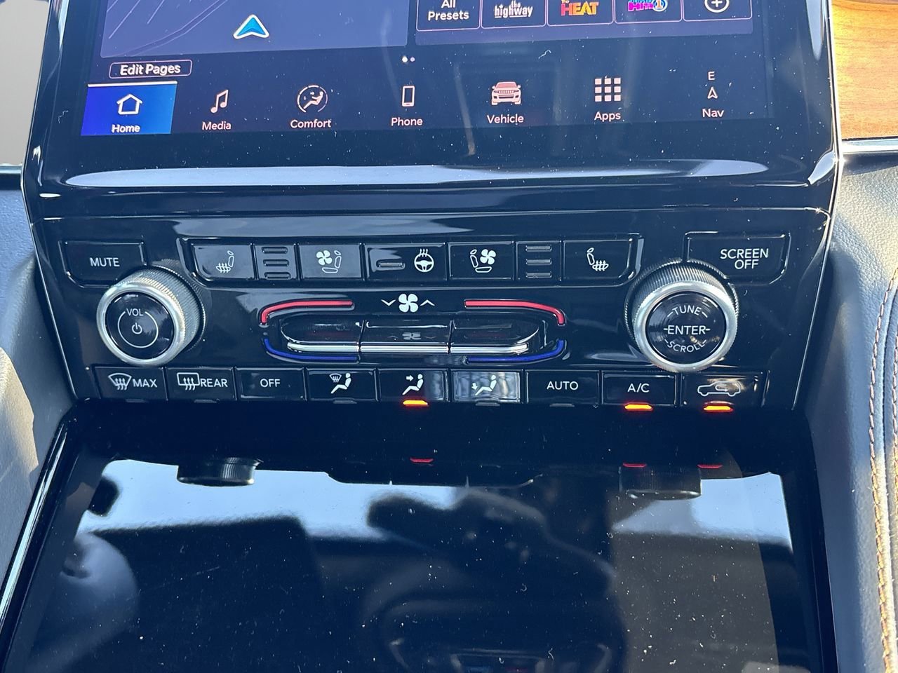 Used 2025 Jeep Grand Cherokee Summit image 25