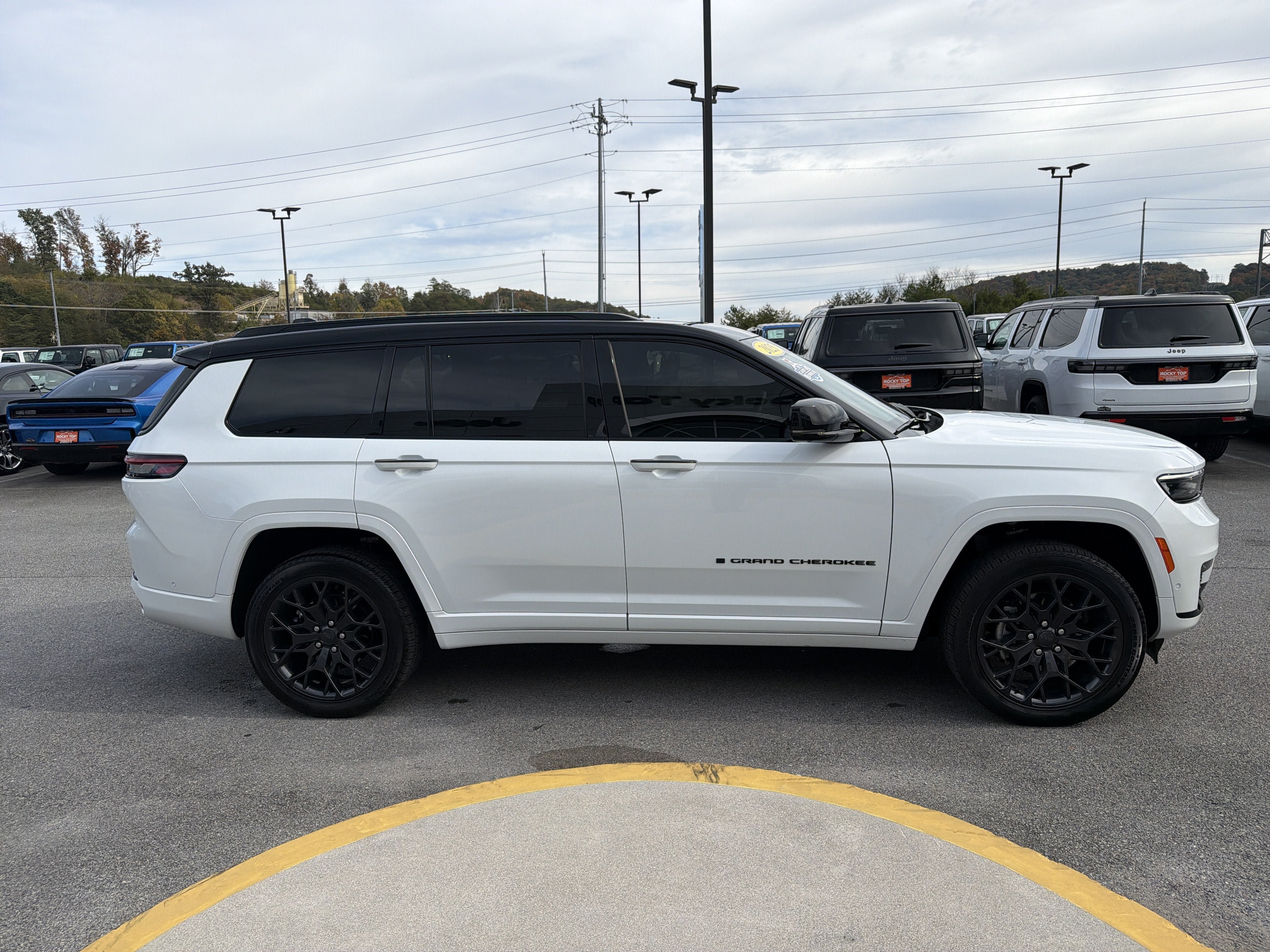 Used 2025 Jeep Grand Cherokee L Summit AWD/4WD image 6
