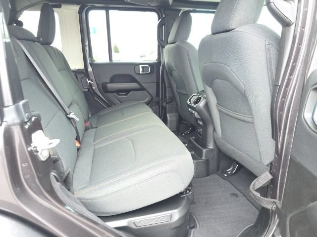 Used 2025 Jeep Wrangler Unlimited Sahara w/ Safety Group AWD/4WD image 47