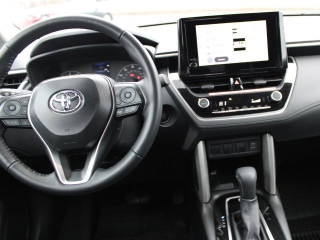 Used 2025 Toyota Corolla Cross LE image 10