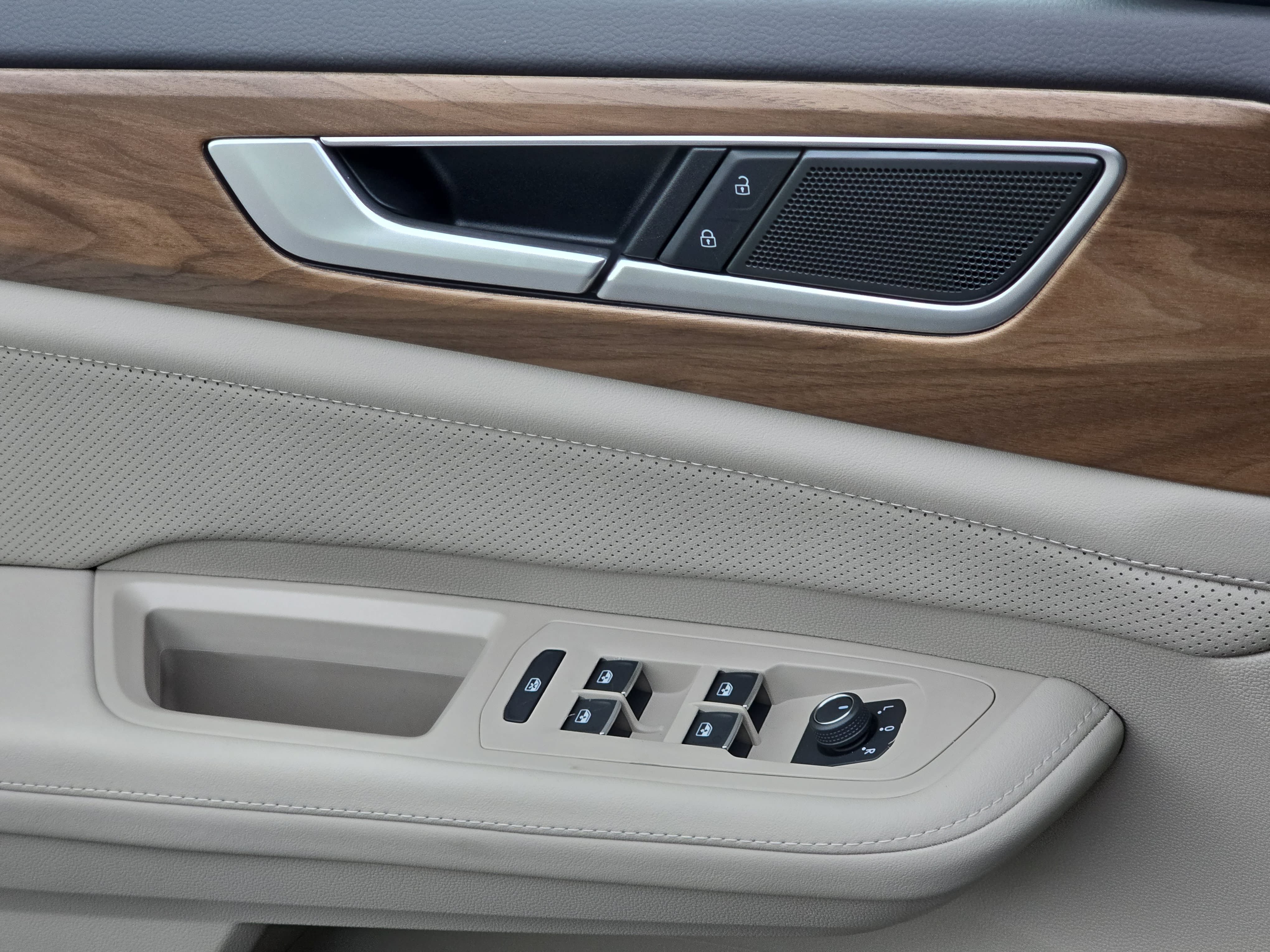 New 2026 Volkswagen Atlas SE FWD image 30