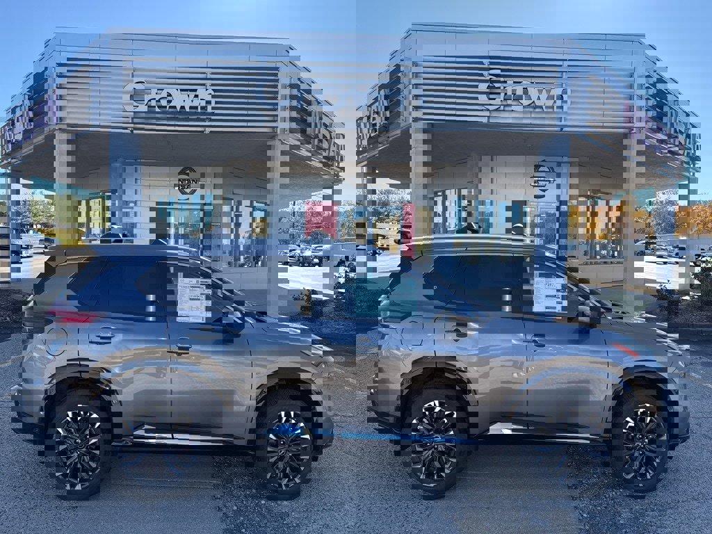 New 2026 Nissan Rogue Platinum image 3