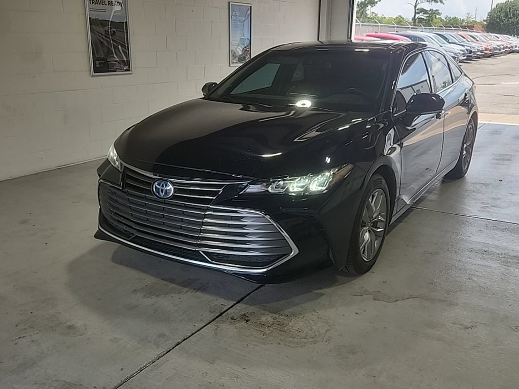 Used 2022 Toyota Avalon XLE w/ Moonroof Package