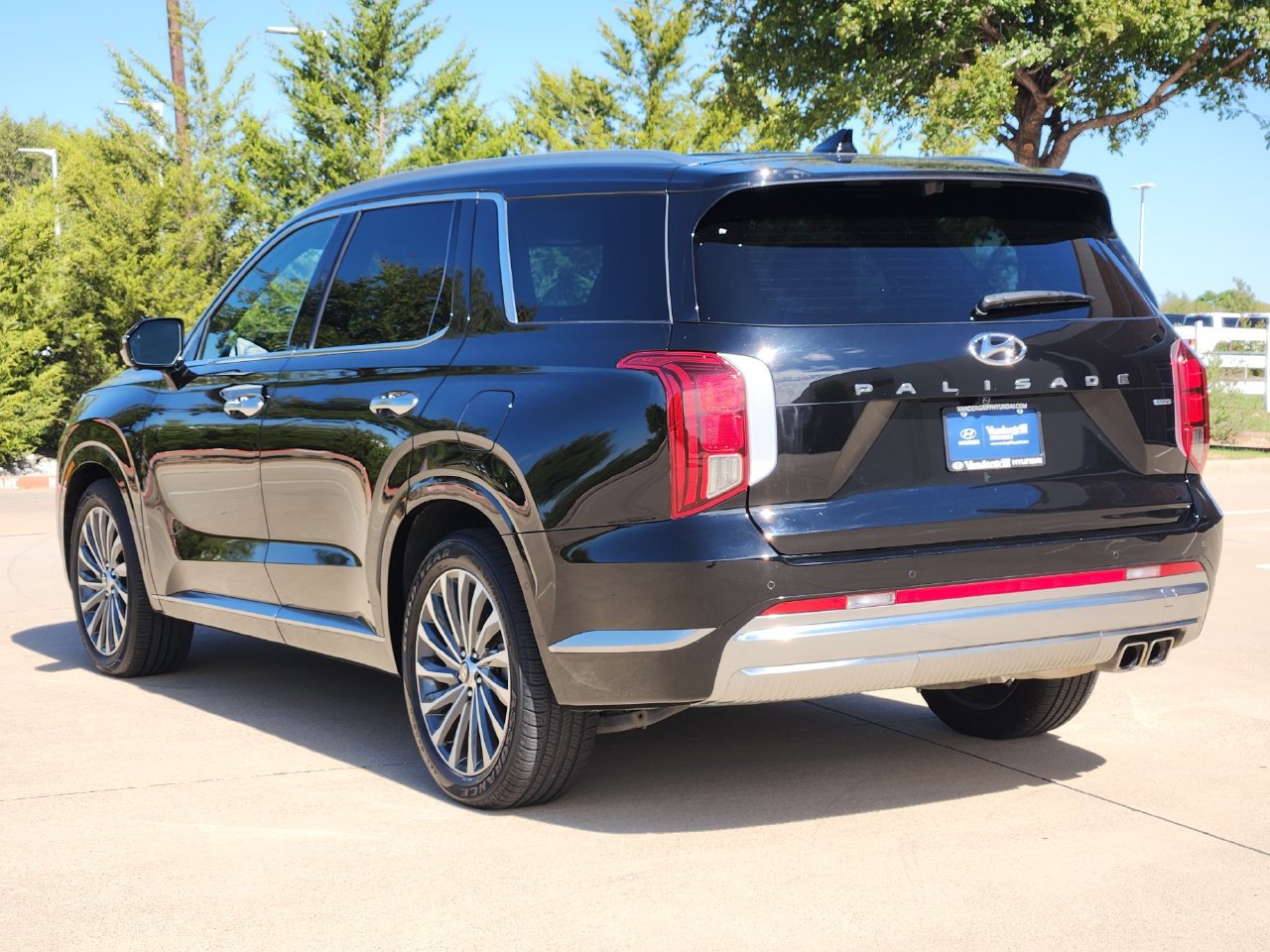 Used 2024 Hyundai Palisade Calligraphy AWD/4WD image 3