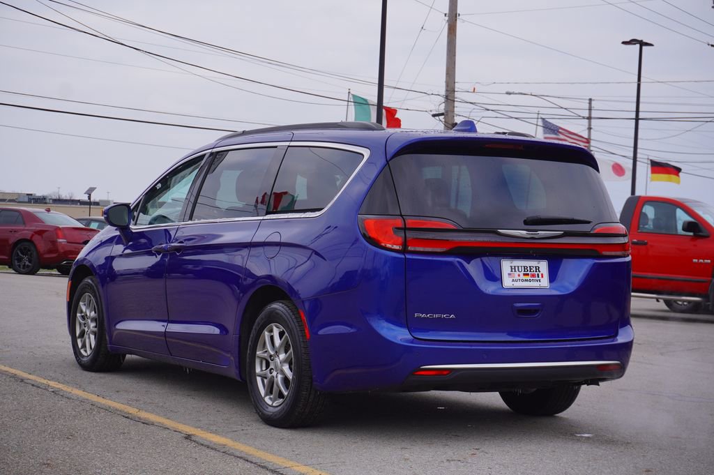 Used 2021 Chrysler Pacifica Touring image 5