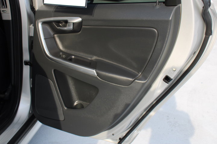 Used 2015 Volvo XC60 T5 Premier w/ Protection Package image 17