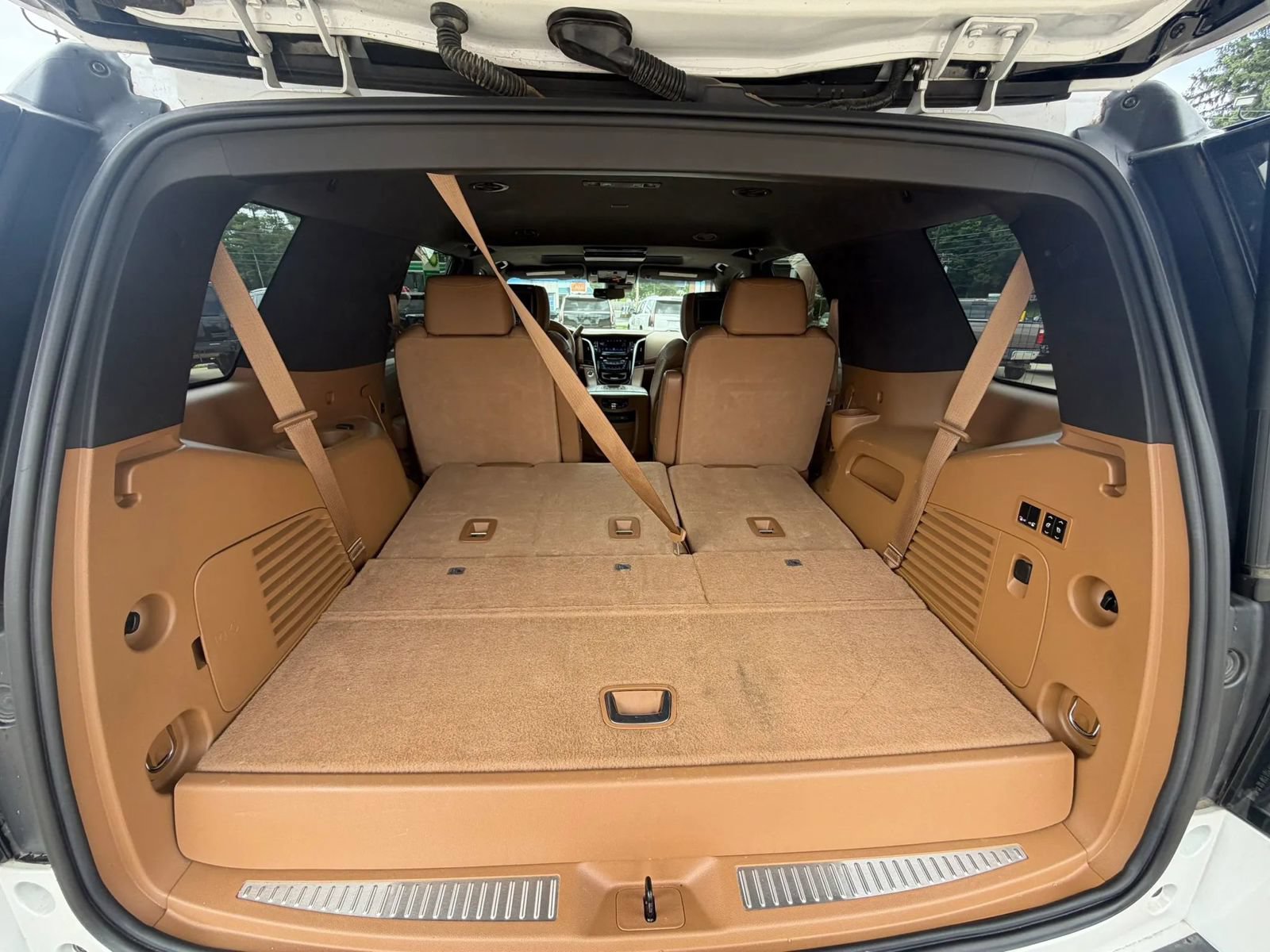 Used 2017 Cadillac Escalade Platinum AWD/4WD image 8