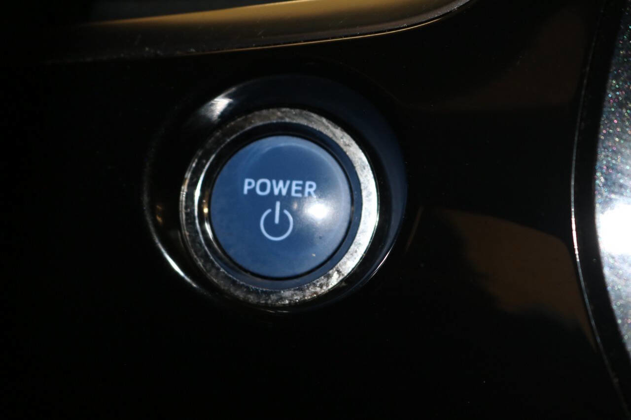 Used 2017 Toyota Prius Prime Advanced image 36