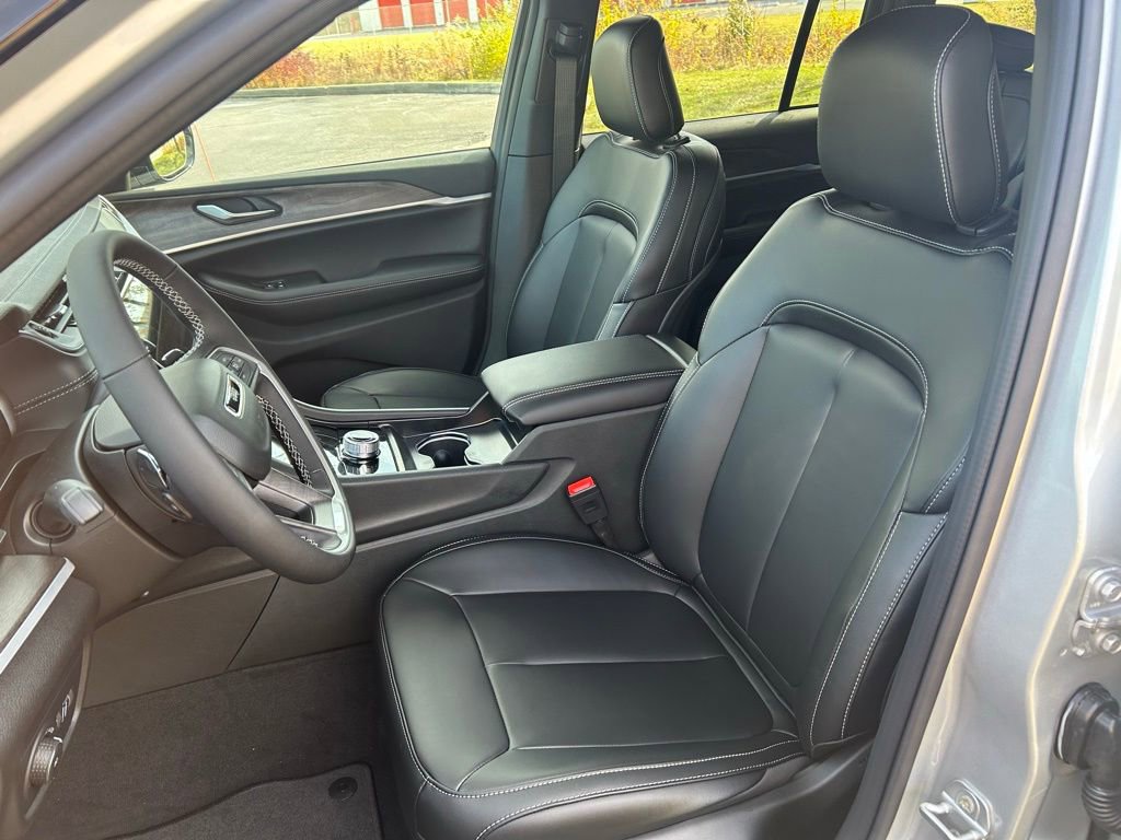 New 2025 Jeep Grand Cherokee Limited image 7