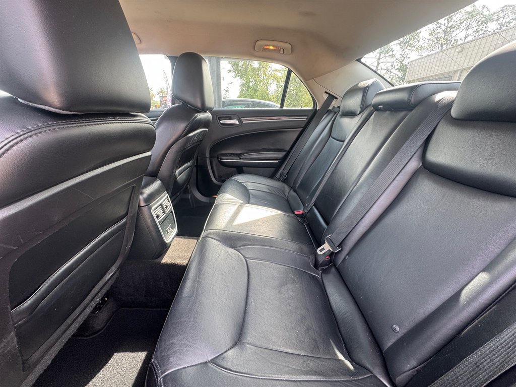 Used 2015 Chrysler 300 Limited image 11