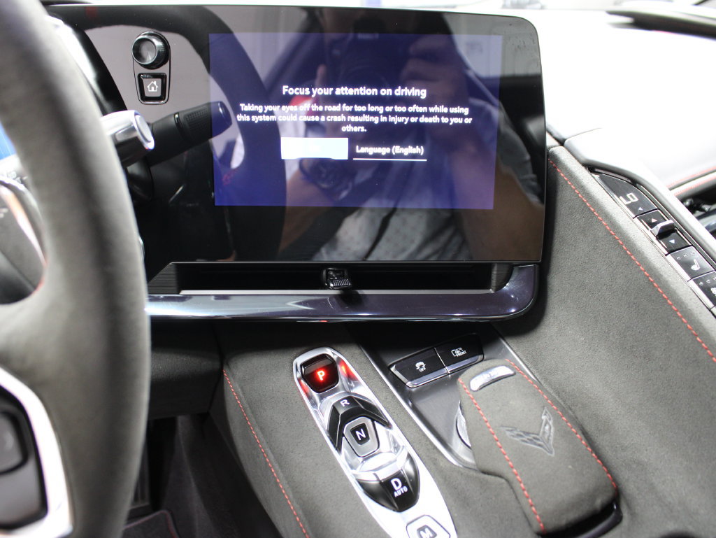 Used 2024 Chevrolet Corvette Stingray Premium Conv w/ Stealth Interior Trim Package RWD image 15