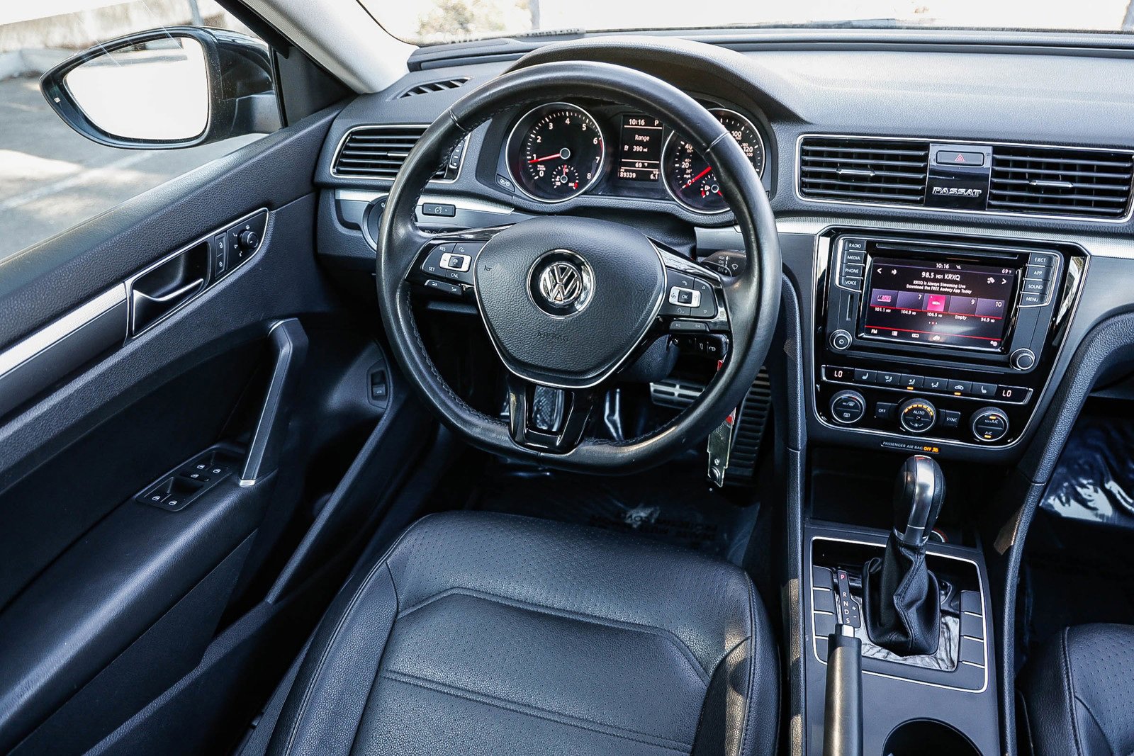 Used 2018 Volkswagen Passat 2.0T R-Line image 14