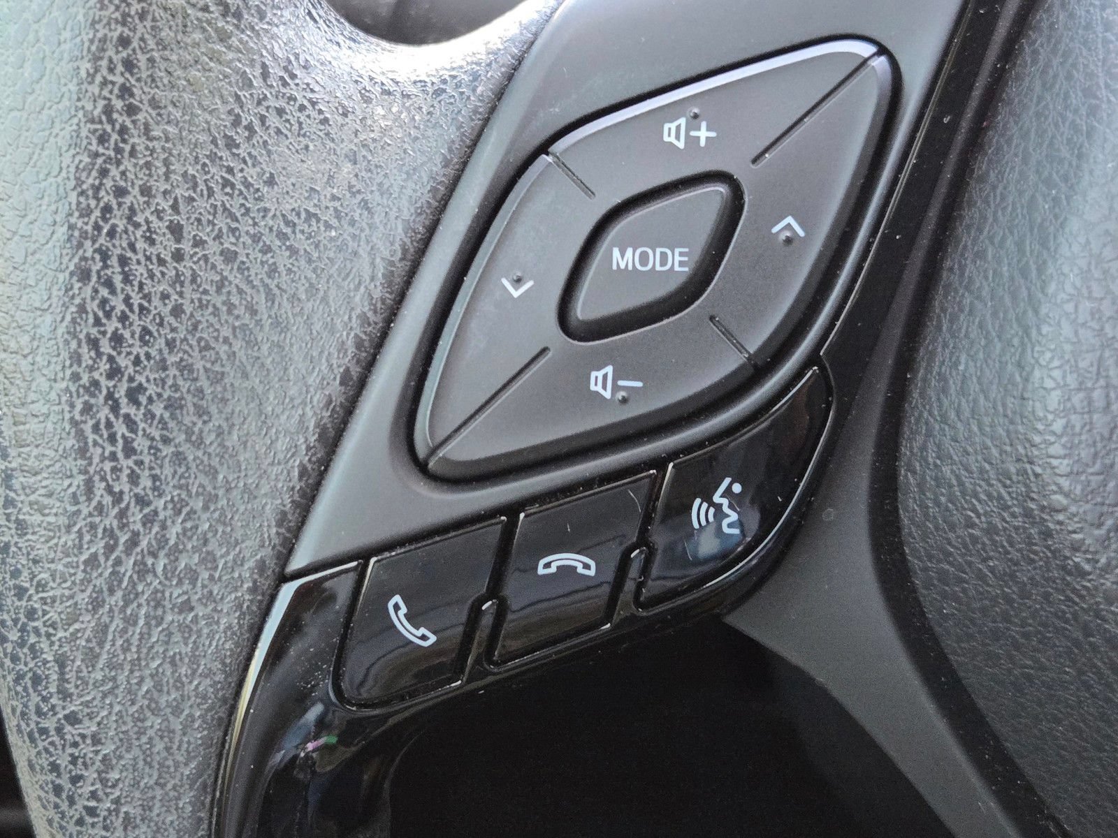 Used 2020 Toyota C-HR LE FWD image 31
