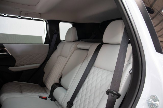 New 2025 Mitsubishi Outlander SEL image 17