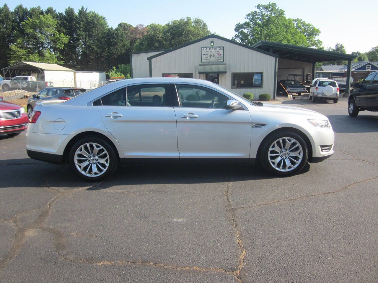 Used 2013 Ford Taurus Limited FWD image 5