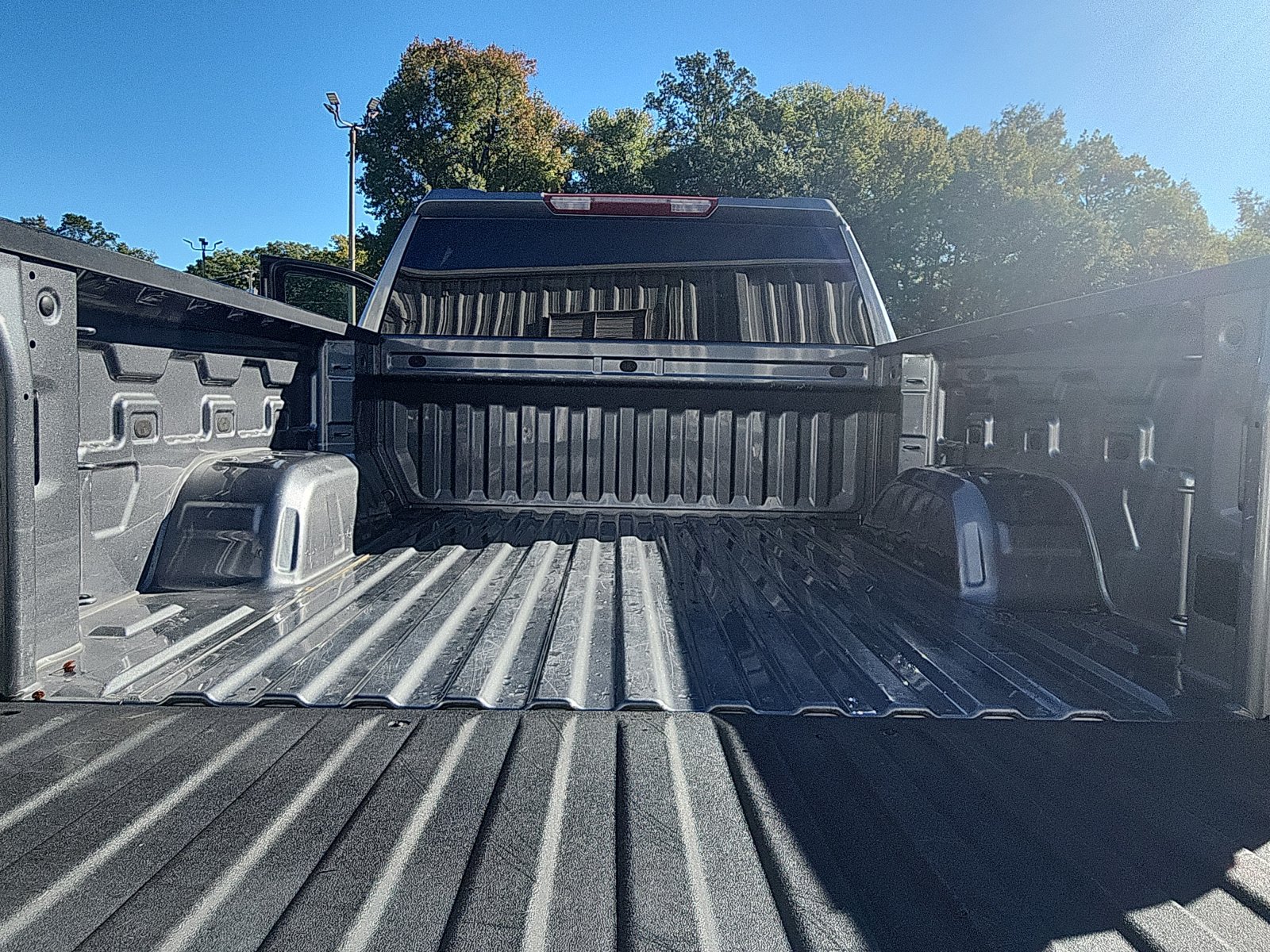 Used 2022 Chevrolet Silverado 1500 LT AWD/4WD image 25