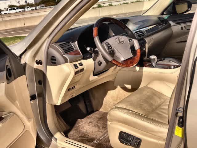 Used 2016 Lexus LS 460 w/ Comfort Package RWD image 3