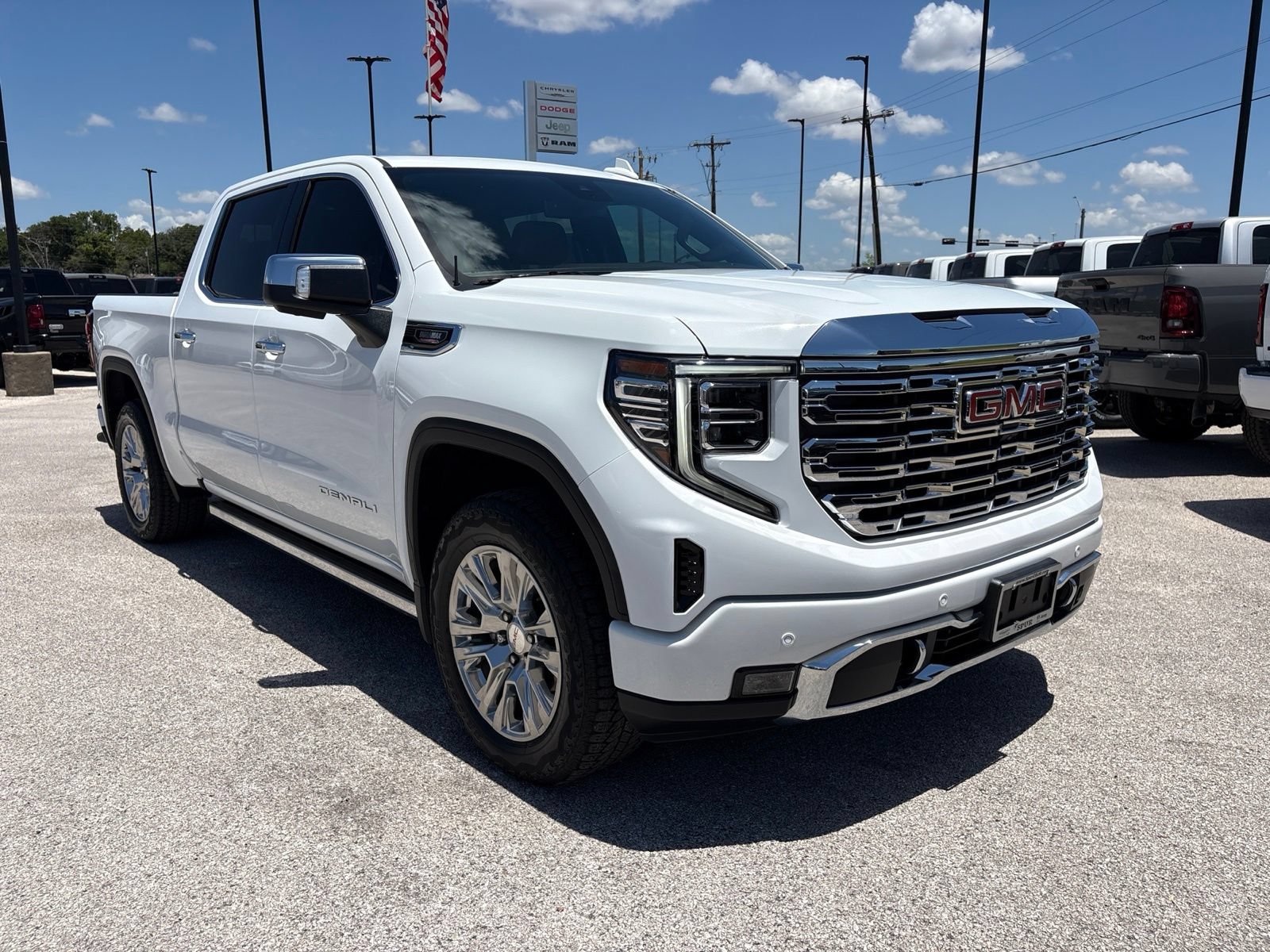 Used 2022 GMC Sierra 1500 Denali AWD/4WD image 8