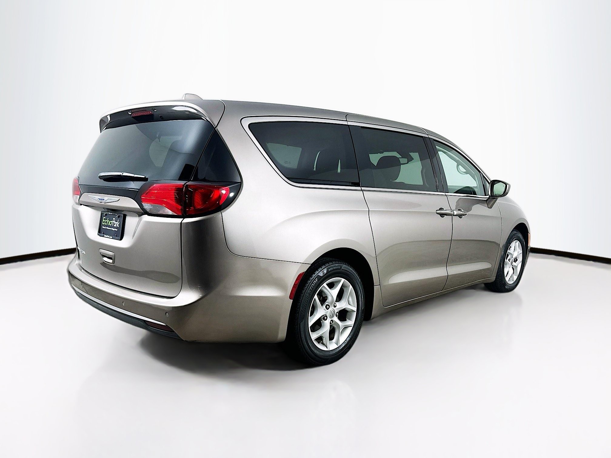 Used 2018 Chrysler Pacifica Touring Plus w/ Tire & Wheel Group FWD image 9