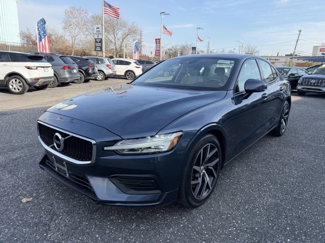 Used 2020 Volvo S60 T6 Momentum w/ Protection Package image 1