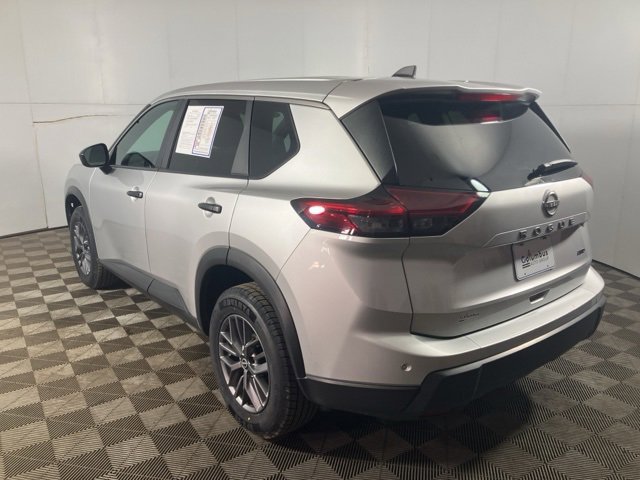 Used 2024 Nissan Rogue S image 7