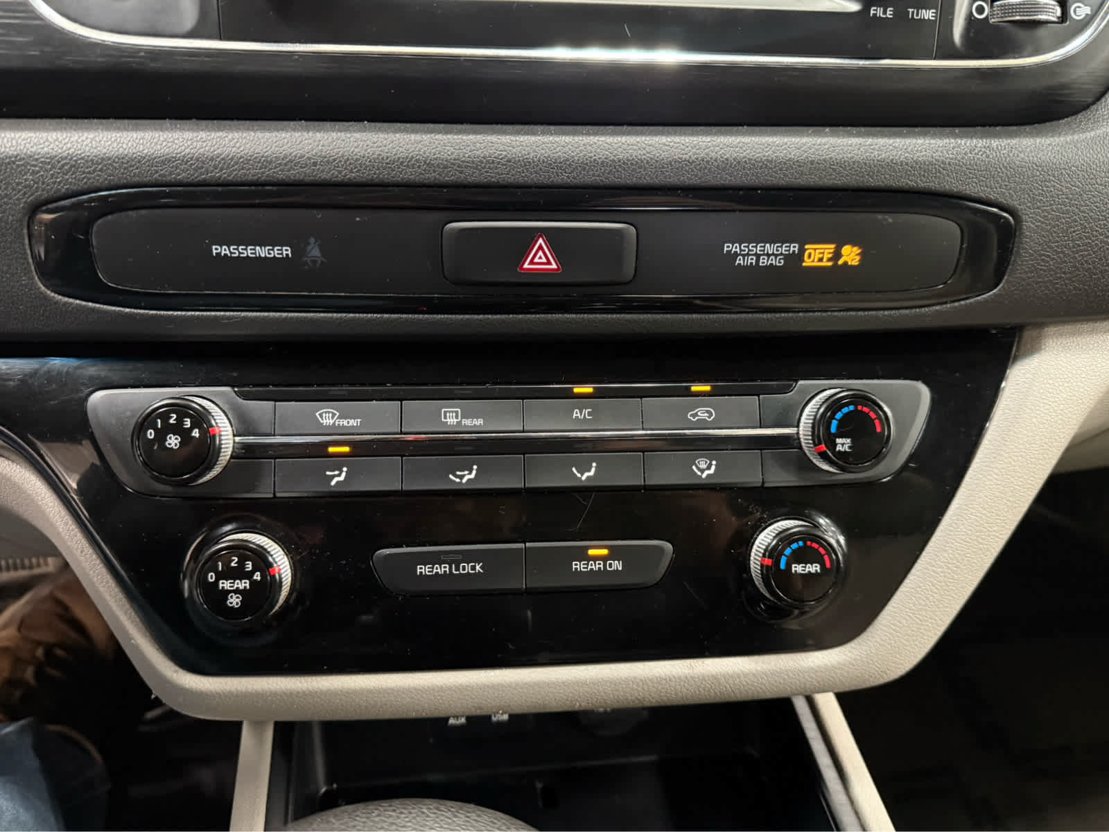 Used 2021 Kia Sedona LX FWD image 16