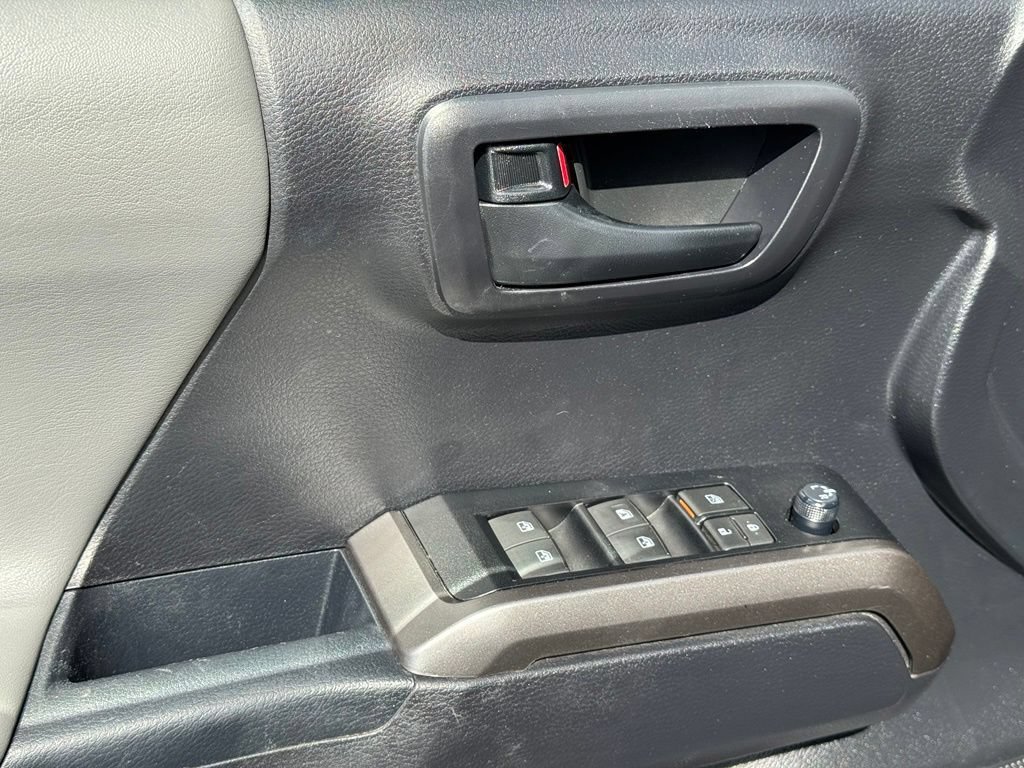 Used 2021 Toyota Tacoma SR5 w/ Technology Package AWD/4WD image 9
