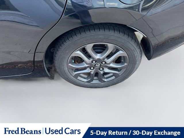 Used 2019 Toyota Yaris LE FWD image 4