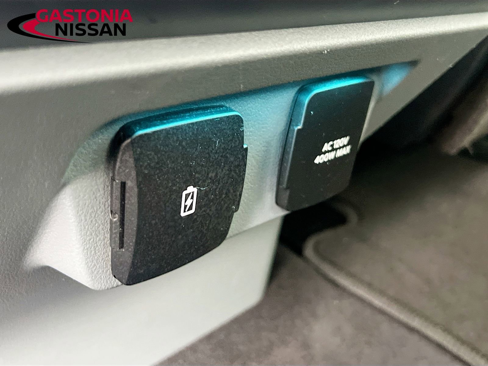 Used 2023 Ford F150 Lariat w/ Trailer Tow Package image 34