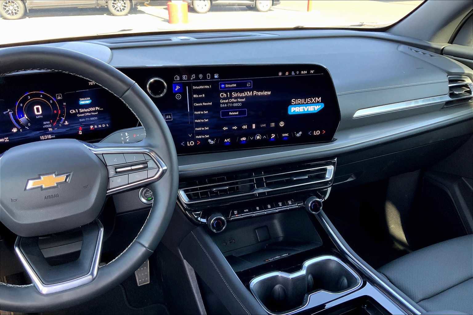 Used 2024 Chevrolet Traverse LT image 6