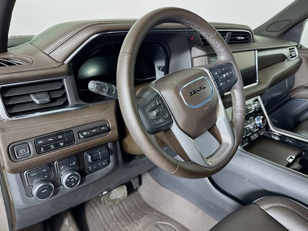 Used 2024 GMC Yukon Denali w/ LPO, Floor Liner Package AWD/4WD image 9