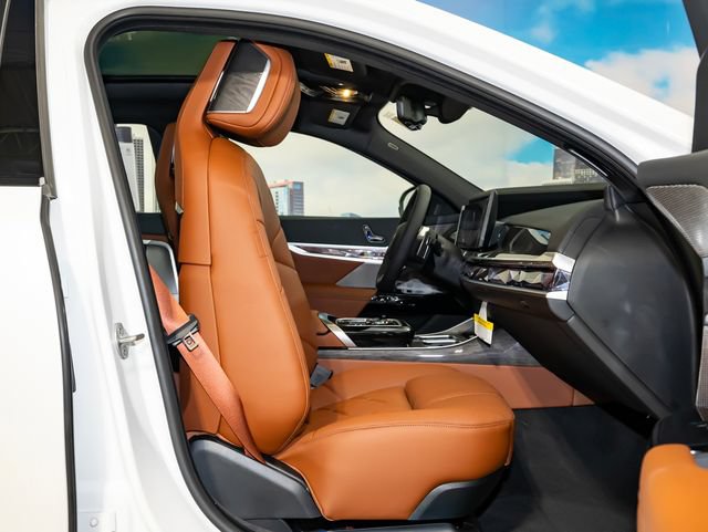 Used 2026 BMW 760i xDrive w/ Premium Package AWD/4WD image 21