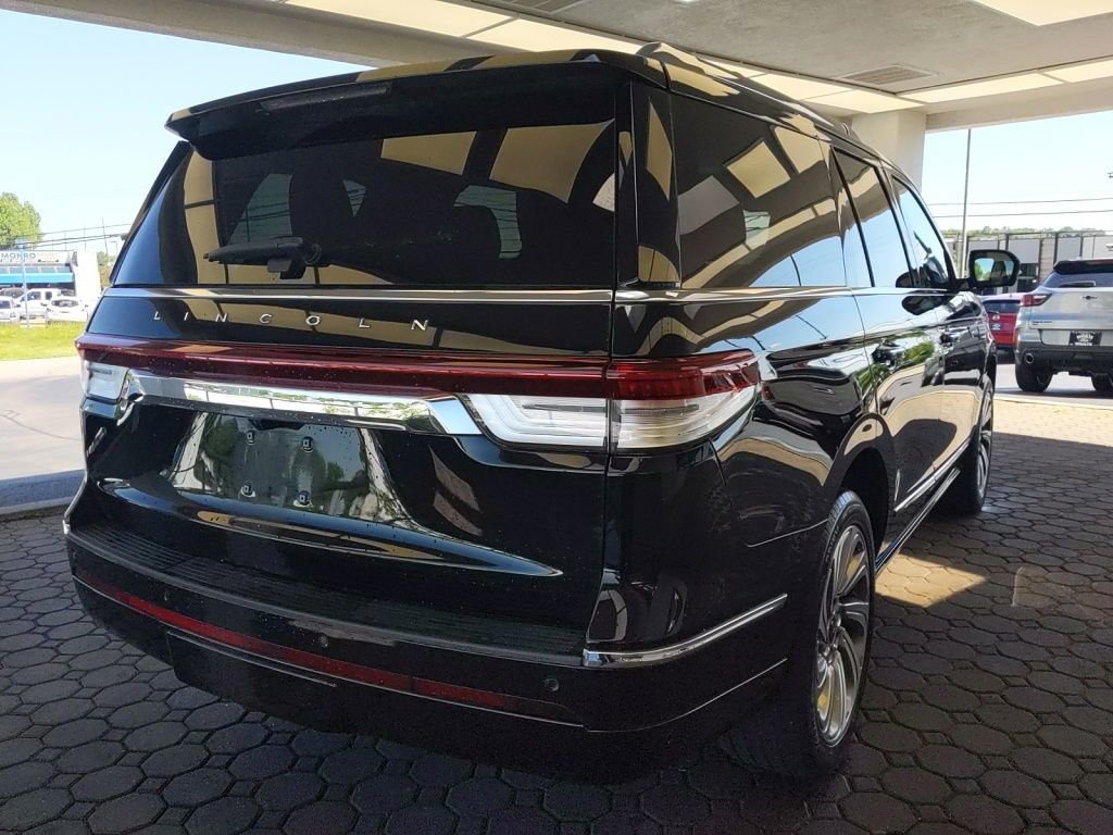 Used 2023 Lincoln Navigator Reserve AWD/4WD image 6