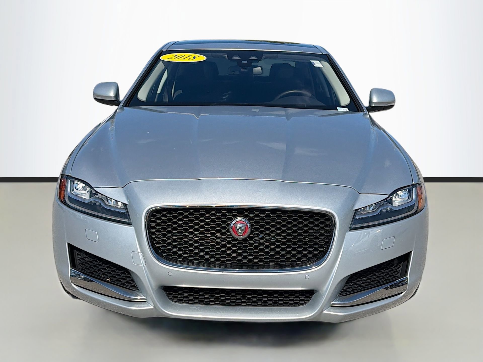 Used 2018 Jaguar XF Premium image 9