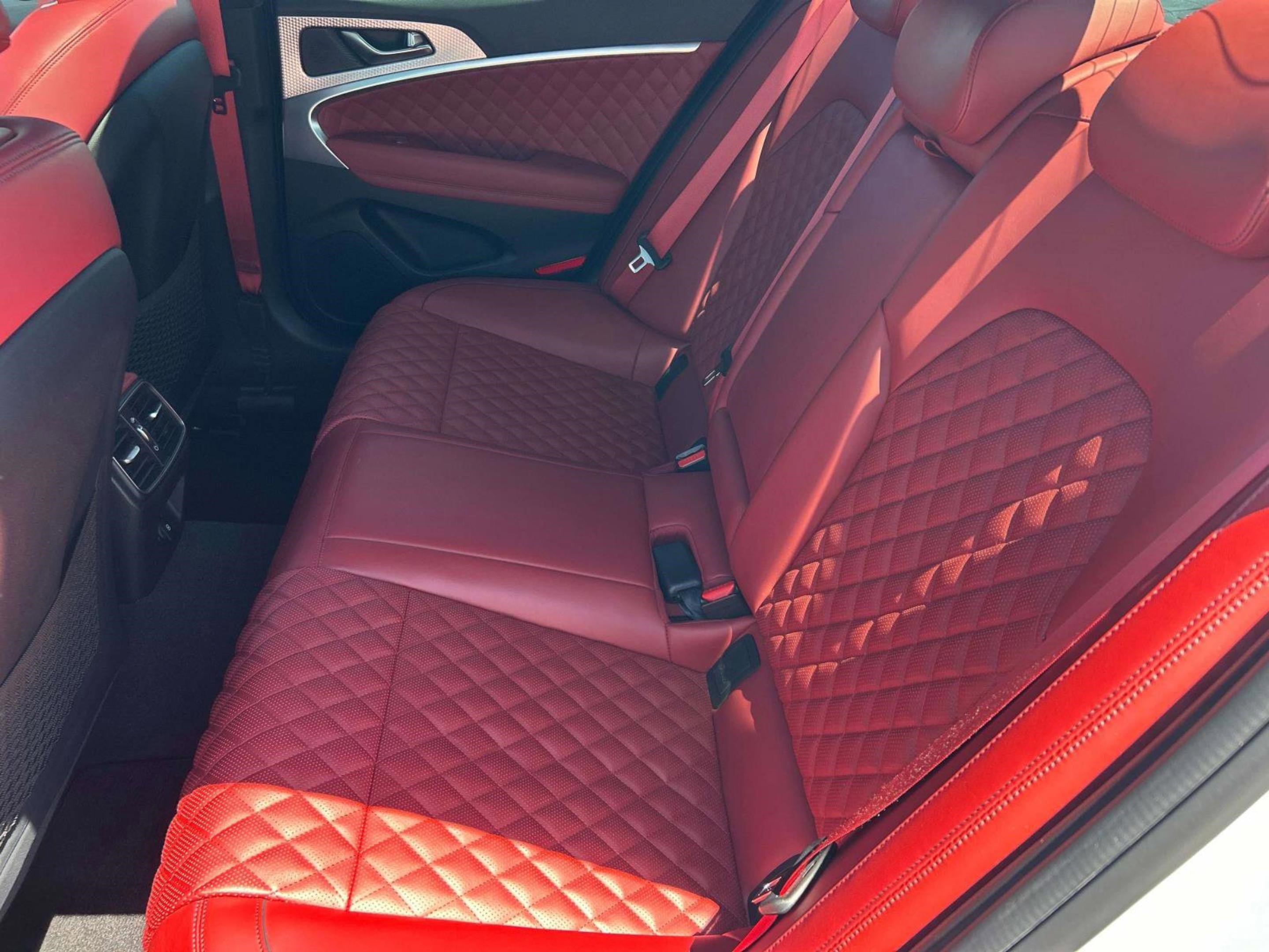 Used 2022 Genesis G70 3.3T Launch Edition RWD image 15