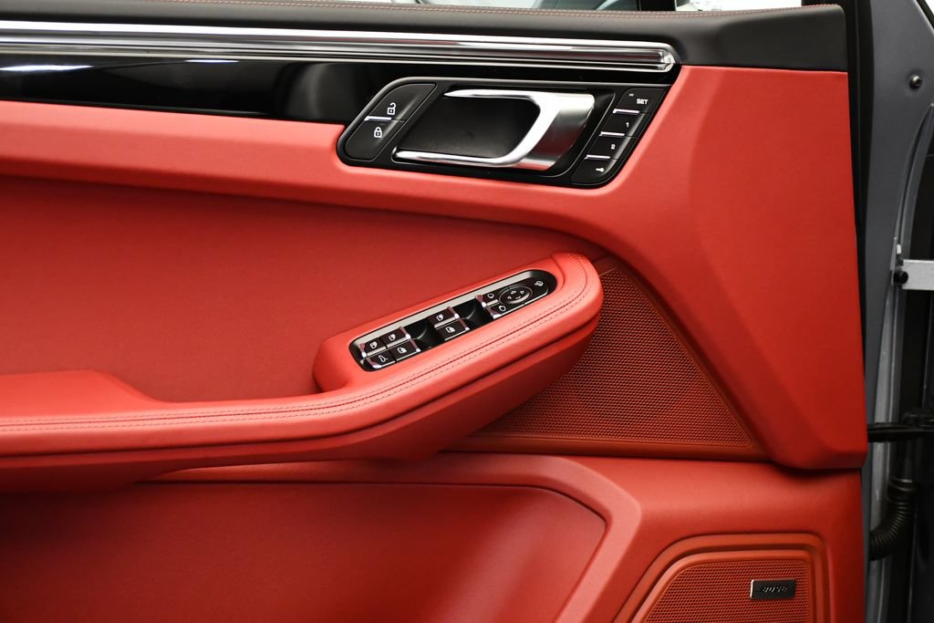 Certified 2026 Porsche Macan AWD/4WD image 36