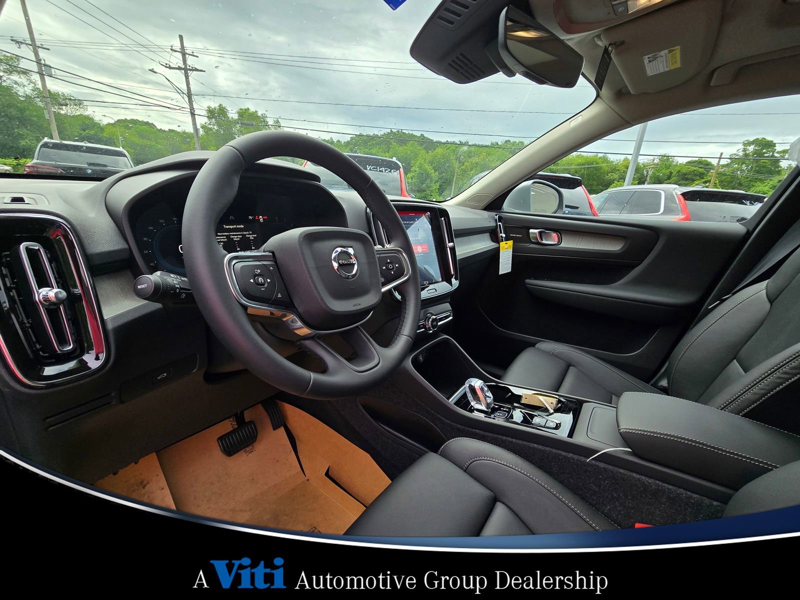 Used 2025 Volvo XC40 B5 Plus w/ Protection Package Premier image 10