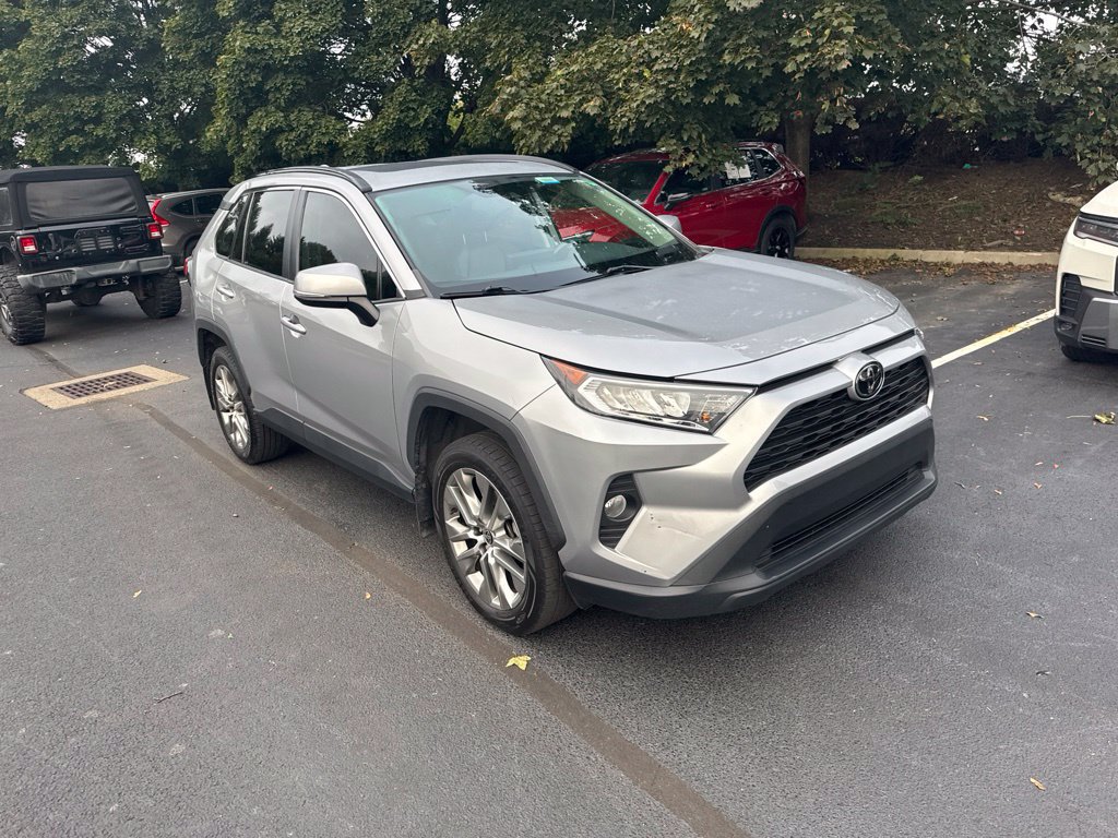 Used 2021 Toyota RAV4 XLE Premium FWD image 4