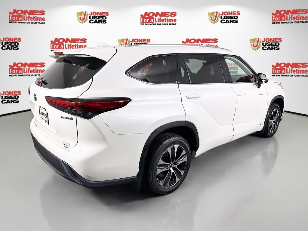 Certified 2021 Toyota Highlander XLE AWD/4WD image 17