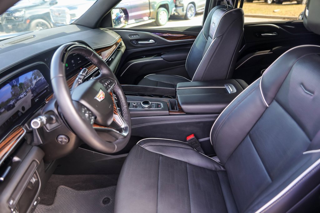 Used 2024 Cadillac Escalade Premium Luxury image 9
