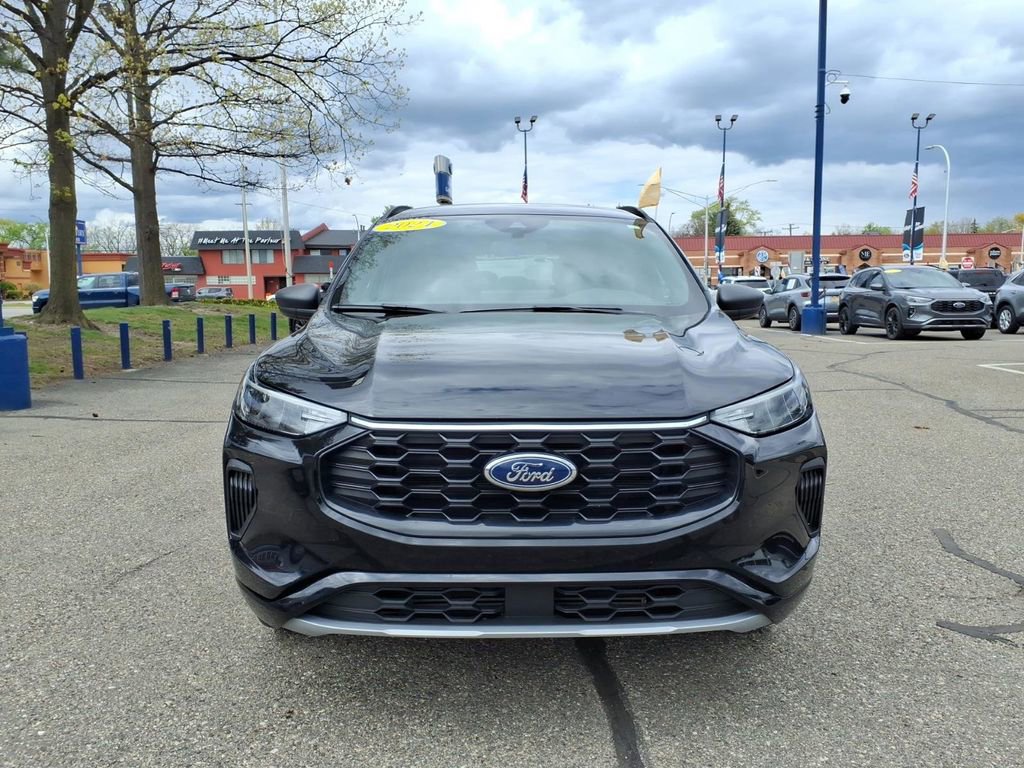 Used 2024 Ford Escape ST-Line w/ Tech Pack #1 AWD/4WD image 2
