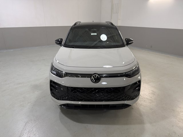 New 2026 Volkswagen Tiguan SE R-Line AWD/4WD image 3