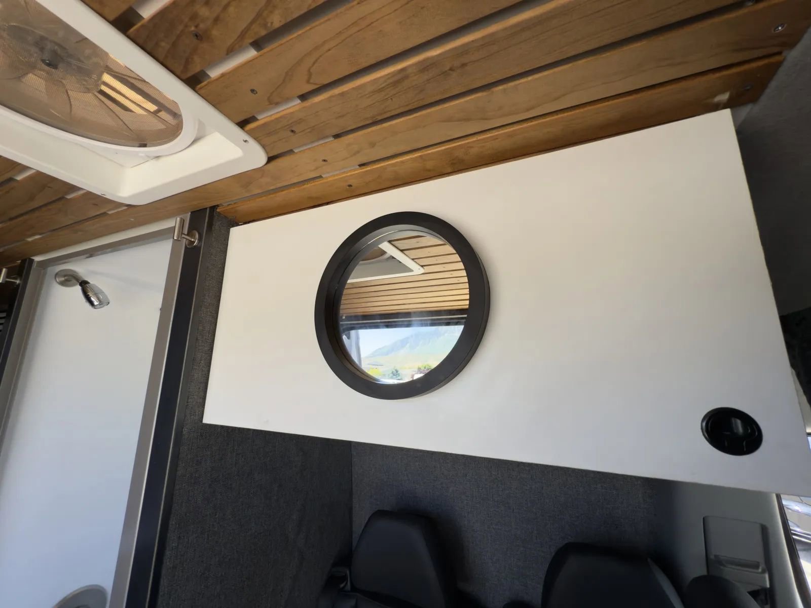 Used 2014 Mercedes-Benz Sprinter 2500 image 33