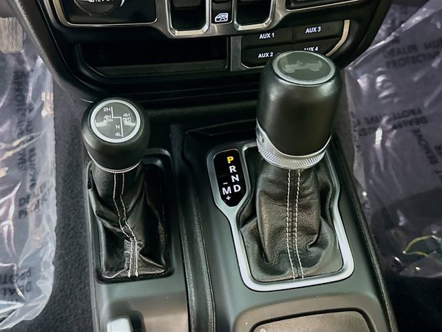 Used 2022 Jeep Wrangler Unlimited Sahara w/ Cold Weather Group image 16