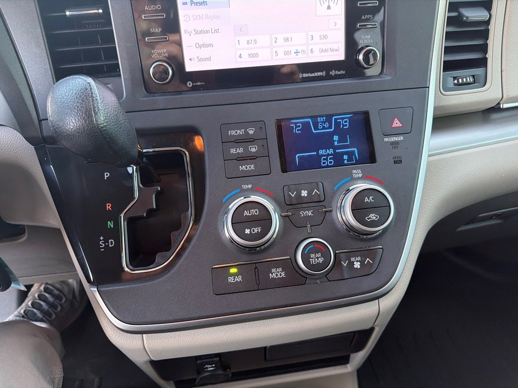 Used 2020 Toyota Sienna LE image 23