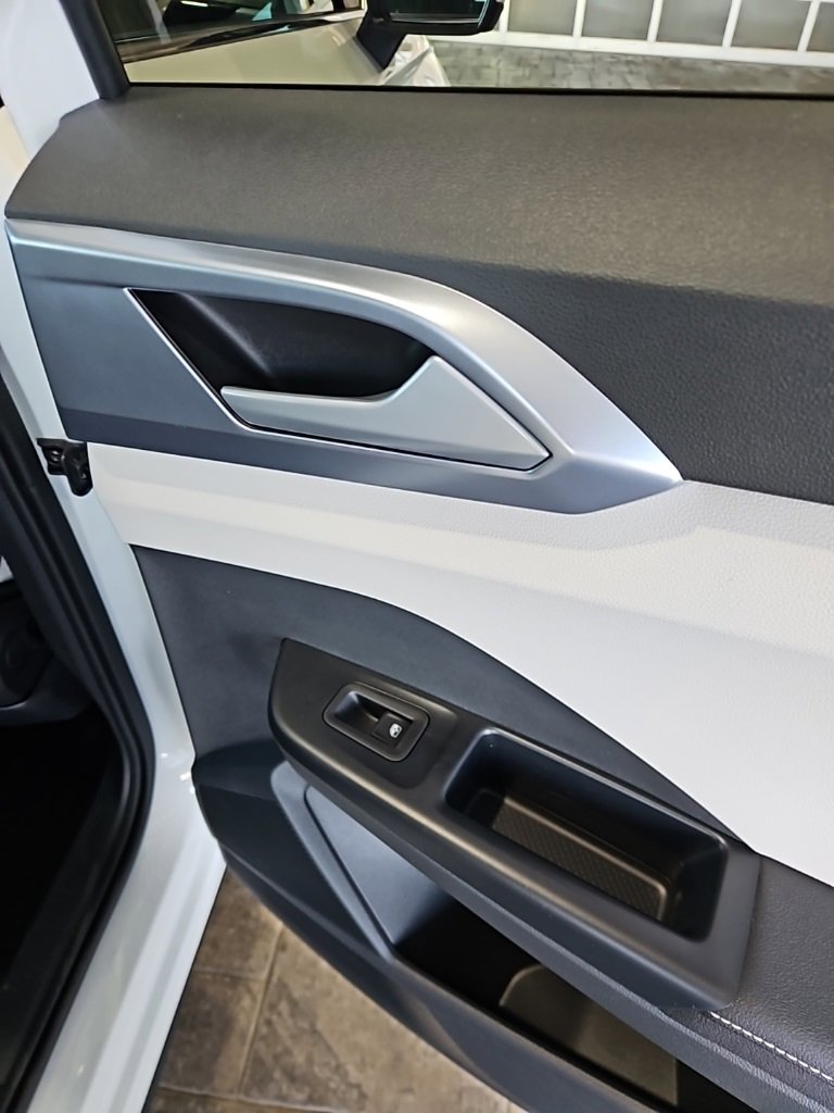New 2026 Volkswagen Taos SE image 16